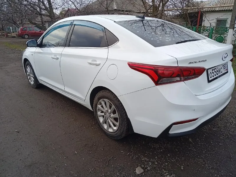 Продам свой личный автомобиль hyundai solaris 2018г объём двигатель 1.6, кпп 6 стп, родной пробег 140т, автомобиль без дтп весь метал родной, не бит не крашен без гнилья и ржавчины, чистый ухоженный салон автомобиль своевременно обслуживается, два комплекта резины зима лето, два комплекта ключей, установлено газовое оборудование вписан в птс, максимальная комплектация сигнализация с обратной связью с автозапуском, авто соответствует фотографиям и описанию, авто без вложений делать нечего не нужно во владении больше года, от авто не избавляюсь с продажей не тороплюсь, с документами полный порядок без штрафов и ограничений, авто продаётся строго с переоформлением цена 1.5 🍋 остальные вопросы по телефону осмотр харцызск +79496329457 📞 звоните: +7(949)6329457 - фотография - 5