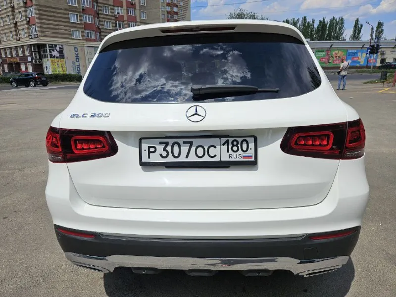 Mercedes glc 300 год выпуска: 2021 пробег: 23 000 км объём двигателя: 2.0 л turbo 9g-tronic (258л. с) кпп: автоматическая тип двигателя: бензиновый привод: задний кожаная обивка салона бортовой компьютер круиз-контроль круговые парктроники обзор 360 камера заднего вида датчики дождя, света климат-контроль 2-зонный подогрев сидений водителя и пассажира электропривод багажника электропривод зеркал ассистент контроля слепых зон бесключевой доступ 4х дверей старт/стоп голосовое управление функция экстренного торможения вluеtооth аuх мультифункциональное рулевое колесо 2 комплекта резины один владелец/эптс осмотр г. донецк днр 4.25млн. руб +79526032528 watts up/telegram +79493068712 📲 tg: @rammsteinv 📞 звоните: +7(949)3068712 - фотография - 4