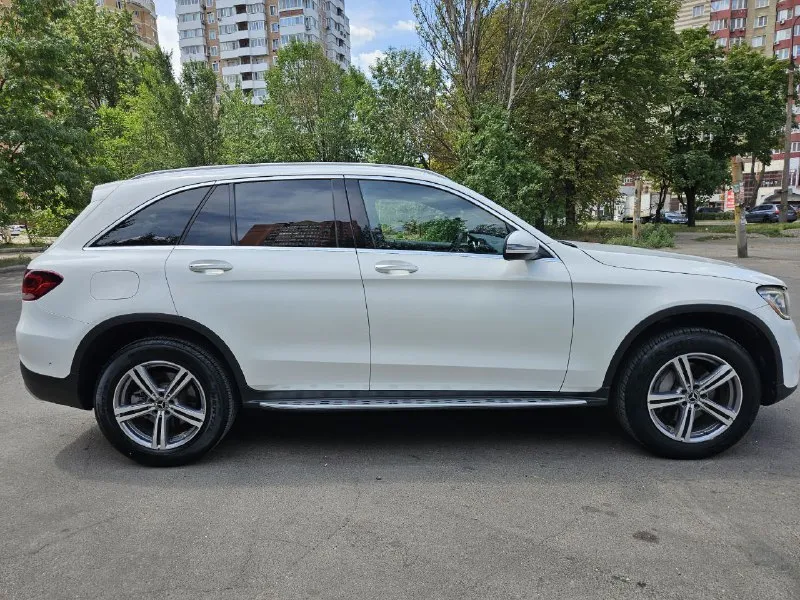 Mercedes glc 300 год выпуска: 2021 пробег: 23 000 км объём двигателя: 2.0 л turbo 9g-tronic (258л. с) кпп: автоматическая тип двигателя: бензиновый привод: задний кожаная обивка салона бортовой компьютер круиз-контроль круговые парктроники обзор 360 камера заднего вида датчики дождя, света климат-контроль 2-зонный подогрев сидений водителя и пассажира электропривод багажника электропривод зеркал ассистент контроля слепых зон бесключевой доступ 4х дверей старт/стоп голосовое управление функция экстренного торможения вluеtооth аuх мультифункциональное рулевое колесо 2 комплекта резины один владелец/эптс осмотр г. донецк днр 4.25млн. руб +79526032528 watts up/telegram +79493068712 📲 tg: @rammsteinv 📞 звоните: +7(949)3068712 - фотография - 5