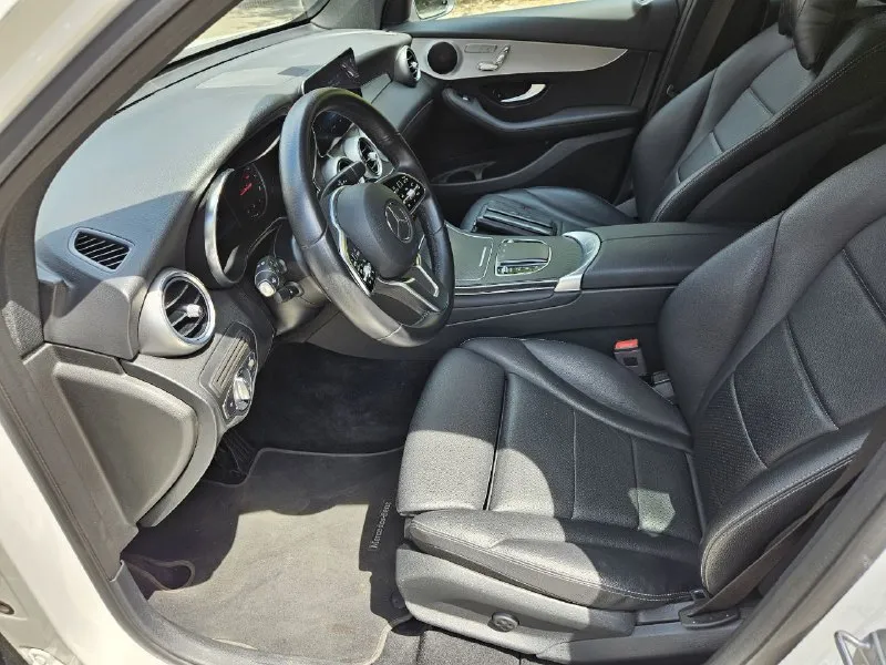Mercedes glc 300 год выпуска: 2021 пробег: 23 000 км объём двигателя: 2.0 л turbo 9g-tronic (258л. с) кпп: автоматическая тип двигателя: бензиновый привод: задний кожаная обивка салона бортовой компьютер круиз-контроль круговые парктроники обзор 360 камера заднего вида датчики дождя, света климат-контроль 2-зонный подогрев сидений водителя и пассажира электропривод багажника электропривод зеркал ассистент контроля слепых зон бесключевой доступ 4х дверей старт/стоп голосовое управление функция экстренного торможения вluеtооth аuх мультифункциональное рулевое колесо 2 комплекта резины один владелец/эптс осмотр г. донецк днр 4.25млн. руб +79526032528 watts up/telegram +79493068712 📲 tg: @rammsteinv 📞 звоните: +7(949)3068712 - фотография - 8