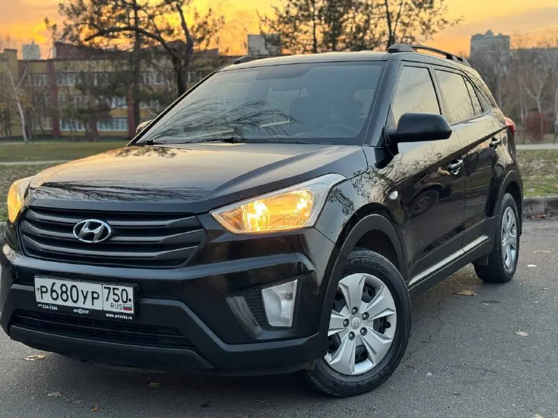 Доброго времени суток. продаю hyundai creta 2019г пробег 145т объем двигателя 1.6 автомобиль в идеальном состоянии, без дефектов. (гнили, коррозии) и т. д не бит не крашен. родной окрас всего кузова! за все время эксплуатации автомобиля был один хозяин, к машине относились бережно. техническая часть автомобиля, вложений не требует. без посторонних звуков. коробка-автомат, работает идеально, без задержек, и рывков. надежный и комфортный внедорожник! возможен обмен с вашей доплатой ! цена 1650 торг только реальным покупателем. +7 (949) 375-58-41 +7 (949) 518-34-41 - фотография - 2