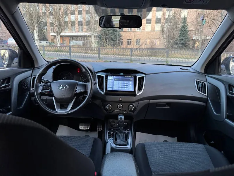 Доброго времени суток. продаю hyundai creta 2019г пробег 145т объем двигателя 1.6 автомобиль в идеальном состоянии, без дефектов. (гнили, коррозии) и т. д не бит не крашен. родной окрас всего кузова! за все время эксплуатации автомобиля был один хозяин, к машине относились бережно. техническая часть автомобиля, вложений не требует. без посторонних звуков. коробка-автомат, работает идеально, без задержек, и рывков. надежный и комфортный внедорожник! возможен обмен с вашей доплатой ! цена 1650 торг только реальным покупателем. +7 (949) 375-58-41 +7 (949) 518-34-41 - фотография - 7