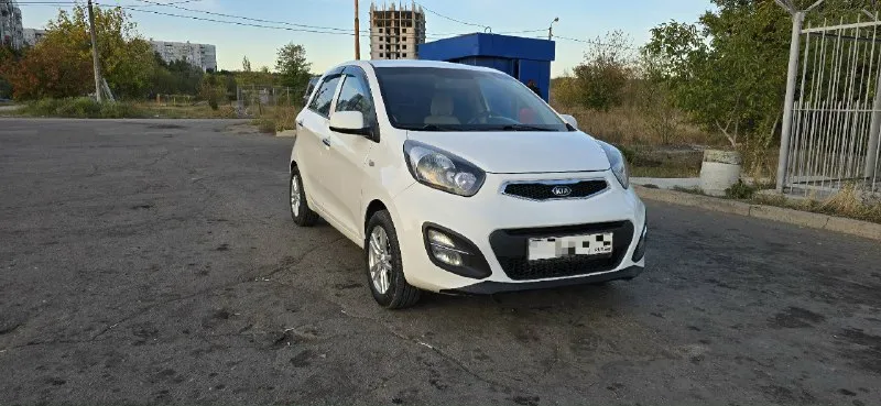 Kia пиканто.1.2 мотор, автомат, подогрев руля/сидений, кондиционер, электропакет фул, камера заднего вида, встроенный регистратор, парктроник. +зимний комплект резины на дисках. Расход: трасса- 4.5л, смешанный - 5.3л, город- 6.5л на 100км. Сиденья в чехлах, под чехлами как новая. Очень удобная машина, габариты позволяют не беспокоится при парковке и маневрировании во дворах где много машин, так же на плотных стоянках. Не один седан и даже полноразмерных хетчбэк ей не конкурент в этом плане. Донецк. Владелец +79493280125 750т. Р.
📞 Звоните: +7(949)3280125 - фотография - 3