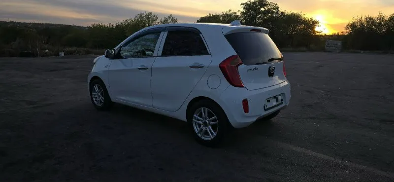 Kia пиканто.1.2 мотор, автомат, подогрев руля/сидений, кондиционер, электропакет фул, камера заднего вида, встроенный регистратор, парктроник. +зимний комплект резины на дисках. Расход: трасса- 4.5л, смешанный - 5.3л, город- 6.5л на 100км. Сиденья в чехлах, под чехлами как новая. Очень удобная машина, габариты позволяют не беспокоится при парковке и маневрировании во дворах где много машин, так же на плотных стоянках. Не один седан и даже полноразмерных хетчбэк ей не конкурент в этом плане. Донецк. Владелец +79493280125 750т. Р.
📞 Звоните: +7(949)3280125 - фотография - 4