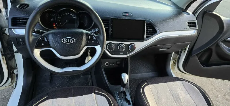 Kia пиканто.1.2 мотор, автомат, подогрев руля/сидений, кондиционер, электропакет фул, камера заднего вида, встроенный регистратор, парктроник. +зимний комплект резины на дисках. Расход: трасса- 4.5л, смешанный - 5.3л, город- 6.5л на 100км. Сиденья в чехлах, под чехлами как новая. Очень удобная машина, габариты позволяют не беспокоится при парковке и маневрировании во дворах где много машин, так же на плотных стоянках. Не один седан и даже полноразмерных хетчбэк ей не конкурент в этом плане. Донецк. Владелец +79493280125 750т. Р.
📞 Звоните: +7(949)3280125 - фотография - 5