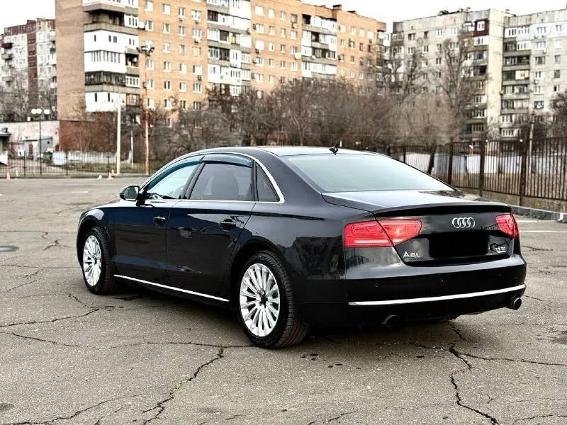 Audi a8 d4, 2012г, 3.0 бензин, коробка автомат, пробег 178000тыс состояние отличное, мотор и коробка на отлично, машина обслужена и готова к эксплуатации. новая резина. комплектация отличная адаптивные biled линзы с авто дальним светом, передняя и задняя камеры, в круг парктроник, переключение режимов подвески, рулевой рейки, мотора и коробки в мониторе, без ключевой доступ, старт-стоп, потолок с подсветкой, 4-х зонный климат, подогревы передних и задних сидений, круиз-контроль, подрулевые лепестки и т. д. переоформление без проблем, возможен расчет в мрэо цена: 1.180.000₽ возможен обмен только с вашей доплатой, на обмен цена выше телефон: +79490933831 📞 звоните: +7(949)0933831 - фотография - 4