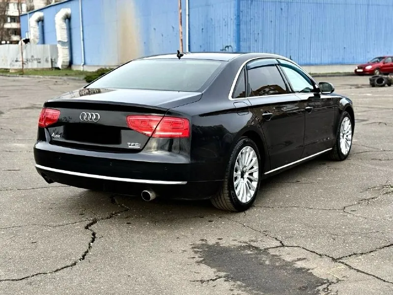 Audi a8 d4, 2012г, 3.0 бензин, коробка автомат, пробег 178000тыс состояние отличное, мотор и коробка на отлично, машина обслужена и готова к эксплуатации. новая резина. комплектация отличная адаптивные biled линзы с авто дальним светом, передняя и задняя камеры, в круг парктроник, переключение режимов подвески, рулевой рейки, мотора и коробки в мониторе, без ключевой доступ, старт-стоп, потолок с подсветкой, 4-х зонный климат, подогревы передних и задних сидений, круиз-контроль, подрулевые лепестки и т. д. переоформление без проблем, возможен расчет в мрэо цена: 1.180.000₽ возможен обмен только с вашей доплатой, на обмен цена выше телефон: +79490933831 📞 звоните: +7(949)0933831 - фотография - 6