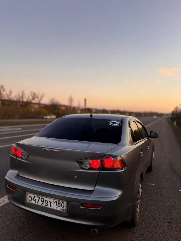 Продам личный автомобильный mitsubishi lancer 10 1.6 л на механике 2012 год пробег 195.000 цена 870.000 состояние приближенное к идеалу, автомобиль весь в родном окрасе (не битый) двигатель работает ровно, не троит и не дымит, коробка переключает идеально, без пинков и т. д комплектация: гур (гидравлический усилитель руля) кондиционер ﻿тканьевый салон с хорошими накидками ﻿﻿кожаный мультируль обогрев передних сидений, зеркал полный электропакет бортовой компьютер центральный замок активная безопасность ﻿﻿антиблокировка тормозов ﻿﻿экстренное торможение мультимедиа и навигация ﻿﻿cd, dvd и блютуз хорошая штатная музыка птф штатные диски 16 радиуса на новой зимней резине машину любят, и денег не жалеют полное переоформление в мрэо +79493276096 - фотография - 4