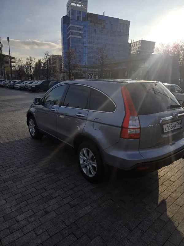 Продажа от собственника. чистокровный японец хонда cr-v. год выпуска 2008, объем двигателя 2.0. коробка обычный автомат, надёжный как автомат калашникова. машина в отличном состоянии, абсолютно без вложений. двигатель работает идеально, масло от замены до замены. коробка листает, ходовка мячек, кузов ровный без намёка на ржавчину. салон как у новой машины в идеальном состоянии. хорошая комплектация - круиз - климат - подогрев сидений, зеркал, заднего стекла - парктроники - складывание зеркал - датчик света и дождя - 4 электросклоподъемника - мульти руль в машине работает каждая кнопка. несмотря на возраст машина даст фору современным авто. я собственник по тех паспорту. новая зимняя резина. причина продажи срочно нужны деньги. цена 1100 000 цена без торга тел +79495058416 - фотография - 4