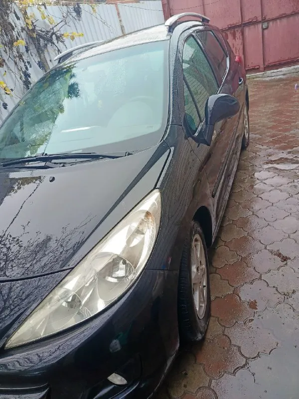 Peugeot 207 универсал двигатель 1.4 2010 год пробег 250000 к машине нет притензий, кондиционер и ручник рабочий после прилёта трещина на понораме, не течёт зарегистрированный газ, машина местная цена 300 тр. небольшой торг номер +79493626773 николай - фотография - 2