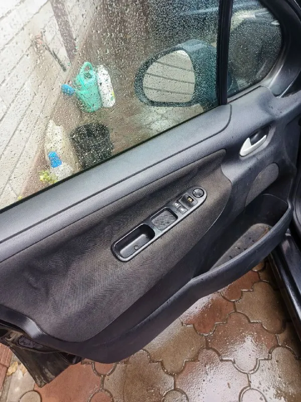 Peugeot 207 универсал двигатель 1.4 2010 год пробег 250000 к машине нет притензий, кондиционер и ручник рабочий после прилёта трещина на понораме, не течёт зарегистрированный газ, машина местная цена 300 тр. небольшой торг номер +79493626773 николай - фотография - 8