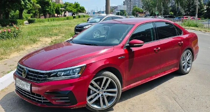 Брянка алчевск моб. +79591908437 цена1.9🍋 можно кредит или обмен volkswagen passat r-line b8 2.0 tsi коробка aisin японская, пробег 95 тысяч, пригонялась с америки в 20том году один хозяин за все время, мотор без единой ошибки масло каждые 5 тыс. масло от замены до замены ни грамма не берет, помпа в сборе заменена, коробка идеал, очень хорошая комплектация, адаптивны круиз, камеры, подогревы, полный электро пакет, климат заправлен, линзованная оптика, обвес р-лайн, 2 комплекта колес зима-лето, вся электрика работает, кузов обработан промазан дополнительно, вложений не требует, машина хозяйская ухоженная, документы без проблем. машина уже на 181 регионе 📞 звоните: +7(959)1908437 - фотография - 1