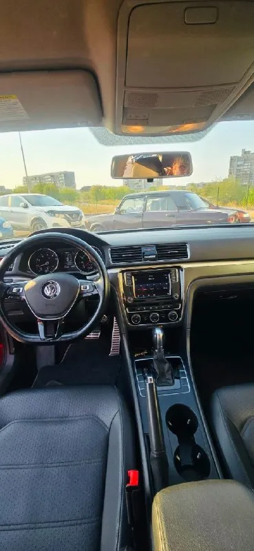 Брянка алчевск моб. +79591908437 цена1.9🍋 можно кредит или обмен volkswagen passat r-line b8 2.0 tsi коробка aisin японская, пробег 95 тысяч, пригонялась с америки в 20том году один хозяин за все время, мотор без единой ошибки масло каждые 5 тыс. масло от замены до замены ни грамма не берет, помпа в сборе заменена, коробка идеал, очень хорошая комплектация, адаптивны круиз, камеры, подогревы, полный электро пакет, климат заправлен, линзованная оптика, обвес р-лайн, 2 комплекта колес зима-лето, вся электрика работает, кузов обработан промазан дополнительно, вложений не требует, машина хозяйская ухоженная, документы без проблем. машина уже на 181 регионе 📞 звоните: +7(959)1908437 - фотография - 6