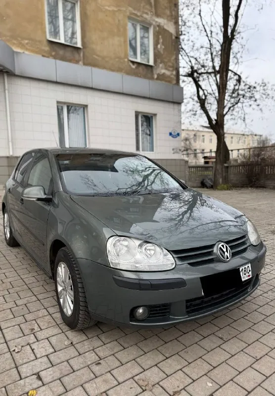 Продам volkswagen golf автомат 2006 года выпуска. двигатель: 1.6 газ/бензин. коробка: автомат (aisin) 6-ти ступка. двигатель 1.6 на авто установлен итальянский газ евро 4, (tomasetto)буквально месяц назад, балон под таблетку. по кузову: все целое, дно/ пороги, арки, низа дверей, гнили рыжиков нету!!! по салону: чистый опрятный, сиденья целые, не продавлены. новые колодки, перед/зад. комплектация: гур, 4 стеклоподъемника ( все авто), abs, asr, климат контроль двух зонный( заправлен и работает отлично) энлектрозеркала с подогревом, магнитофон android 10.0 с камерой заднего вида, музыка играет очень достойно, при том штатная, датчик света и дождя. грм заменен 30 тыс назад вместе с помпой. безопасность вся на месте, стекла все родные, кроме лобового ( менялось от сколов). лето отдам в подарок. авто юридически чистое, переоформление обязательно цена: 665 торг +79495137702 осмотр макеевка. - фотография - 2