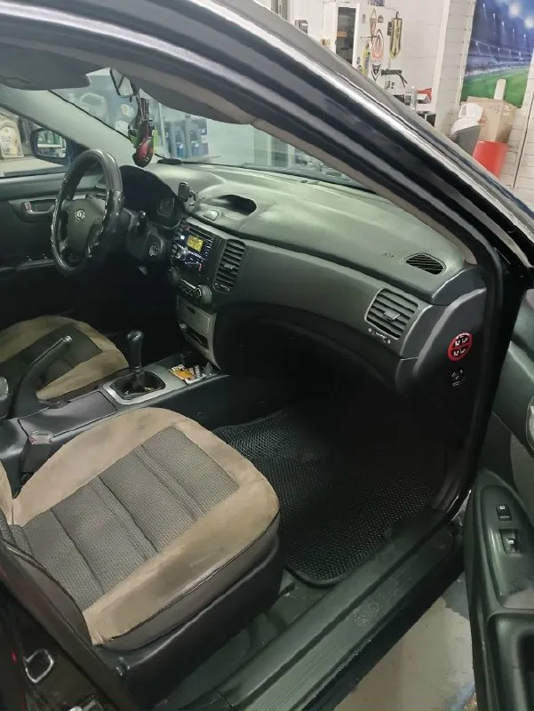 Продам kia magentis 2008 года выпуска пробег 239.000км, цена : 800 000 + торг у капота. Двигатель 2.0 л газ/бензин. На кристально чистых документах!собственник! 180 регион, имеется птс, в котором вписан газ евро 4. Автомобиль на 4+, имеются мелкие косяки. Балон газ цилиндрический на 60 литров. Двигатель обслужен, на 200 000 тысяч поменяна цепь и натяжители, помпа. Ходовая полностью обслужена! Ставились только оригинальные запчасти, в машину денег не жалел! По электрике все работает. Комплектация в машине: электро регулировка зеркал, подушки безопасности все на месте, гур, климат-контроль. Отличный комфортный семейный, реально обслуженный автомобиль! Ценник полностью соответствует состоянию❗❗❗ любые проверки приветствуются за ваш счёт! Номер телефона +79493143514 осмотр макеевка (гвардейка) и донецк (калининский район)
📞 Звоните: +7(949)3143514 - фотография - 9