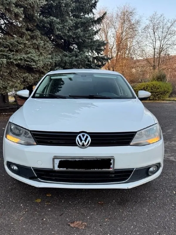 🏎️продам volkswagen jetta (джетта) 2012 год. 1.6 бензин, автомат классический кузов весь в родном окрасе, без рыжиков и гнили. ⚙️авто без дтп ! автотека зеленая, по запросу скину вин код 🔧комплектация: климат контроль электростеклоподъемники 4шт, электрозеркала с подогревом, подогрев сидений, подогрев стекла, бортовой компьютер, штатная магнитола, usb, aux, bluetooth, омыватели фар, светодиодные лампы, противотуманные фары, легкосплавные диски r17 авто не требует вложений. осмотр г. алчевск 💰💣цена 1.090.000 руб доброму покупателю торт !!! 📲+79592613692 📞 звоните: +7(959)2613692 - фотография - 2