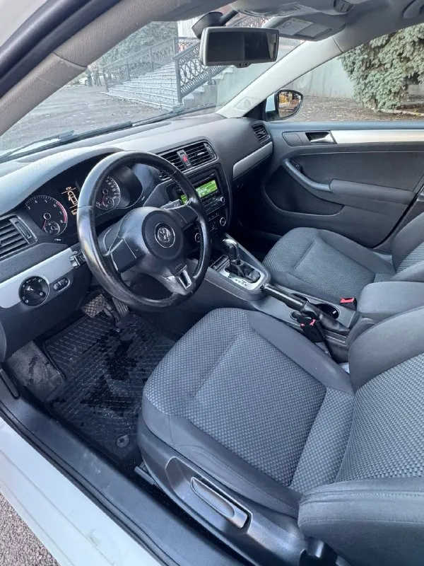 🏎️продам volkswagen jetta (джетта) 2012 год. 1.6 бензин, автомат классический кузов весь в родном окрасе, без рыжиков и гнили. ⚙️авто без дтп ! автотека зеленая, по запросу скину вин код 🔧комплектация: климат контроль электростеклоподъемники 4шт, электрозеркала с подогревом, подогрев сидений, подогрев стекла, бортовой компьютер, штатная магнитола, usb, aux, bluetooth, омыватели фар, светодиодные лампы, противотуманные фары, легкосплавные диски r17 авто не требует вложений. осмотр г. алчевск 💰💣цена 1.090.000 руб доброму покупателю торт !!! 📲+79592613692 📞 звоните: +7(959)2613692 - фотография - 8