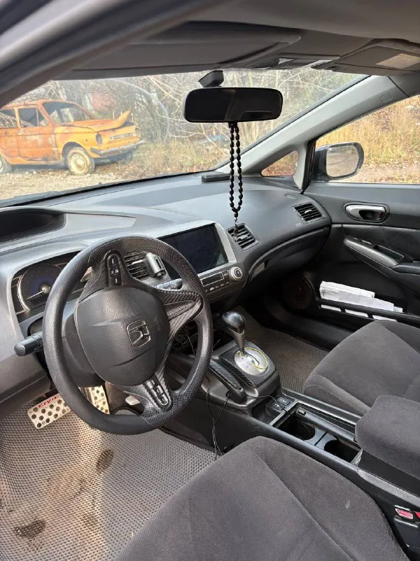 Продам honda цивик 4д, автомат, 1.8, коробка вперед листает идеально, назад при переключении есть пи... - фотография