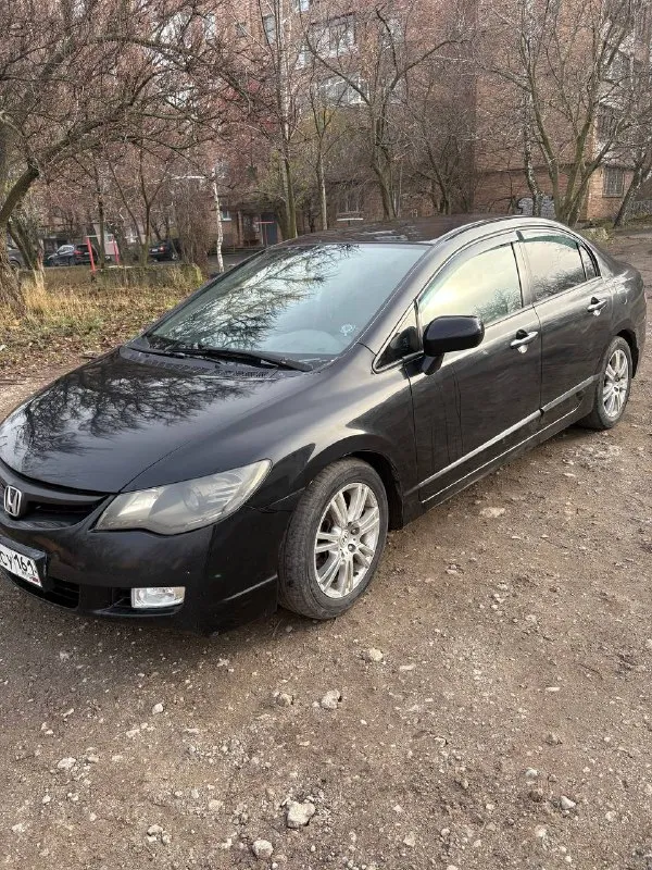 Продам honda цивик 4д, автомат, 1.8, коробка вперед листает идеально, назад при переключении есть пинок, на езду не вливает. в остальном все хорошо, не гнилая. г. донецк цена 680к, торг минимальный +7949-303-41-09 📲 tg: @rad0508 📞 звоните: +7(949)3034109 - фотография - 3