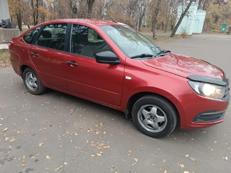 🚗 продается ваз гранта лифтбек 219110 💰 цена: 700000 рублей 🏙 город: ясиноватая (донецк) 📅 год: 2019 🛣 пробег: 105000 🔧 объем: 1.6 ⛽️ топливо: бензин 🕹 кпп: механика 📞 телефон: +79493316042 📝 продаю ваз гранта лифтбек 2019 года. 105000 родного пробега. автомобиль в хорошем состоянии. без дтп. по технике в идеальном состоянии. ходовая не гремит, не стучит. надежный, масло не кушает, труба не дымит. электрика вся исправна. передние электростеклоподъемники, электроусилитель руля, кондиционер. салон чистый, ухоженный. юридически чиста. переоформление в мрэо без проблем. все вопросы по телефону +79493316042 (+79493316042 telegram). осмотр город ясиноватая, по просьбе донецк). 📞 звоните: +7(949)3316042 - фотография - 3