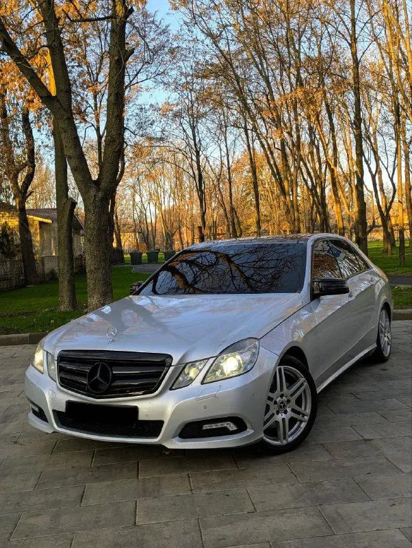 В продаже mercedes benz e-class w212 двигатель 3.5 работает идеально, все расходники заменены ничего делать не нужно! коробка автомат работает идеально без пинков и рывков, ходовая отрабатывает так как и должна! автомобиль имеет красивый внешний вид, без внимания не остаётся, достойная комплектация: датчики света и дождя, электро регулировки всех сидений, панорама, качественная музыка и тд. юридически абсолютно чистый автомобиль, рассмотрю ваши предложения на обмен также возможна продажа в кредит осмотр донецк цена: 1.435.000₽, торг быстрому покупателю! ☎️ +7 (949) 453-80-40 📞 звоните: +7(949)4538040 - фотография - 2
