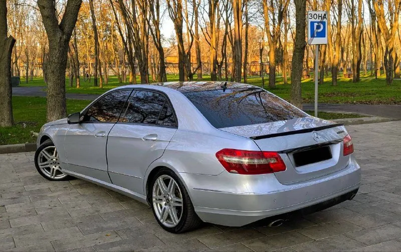 В продаже mercedes benz e-class w212 двигатель 3.5 работает идеально, все расходники заменены ничего делать не нужно! коробка автомат работает идеально без пинков и рывков, ходовая отрабатывает так как и должна! автомобиль имеет красивый внешний вид, без внимания не остаётся, достойная комплектация: датчики света и дождя, электро регулировки всех сидений, панорама, качественная музыка и тд. юридически абсолютно чистый автомобиль, рассмотрю ваши предложения на обмен также возможна продажа в кредит осмотр донецк цена: 1.435.000₽, торг быстрому покупателю! ☎️ +7 (949) 453-80-40 📞 звоните: +7(949)4538040 - фотография - 6