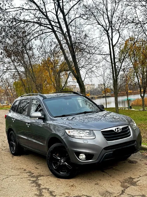 В продаже hyundai santa-fe 2012 года большой и удобный семейный автомобиль на бензиновом моторе объе... - фотография