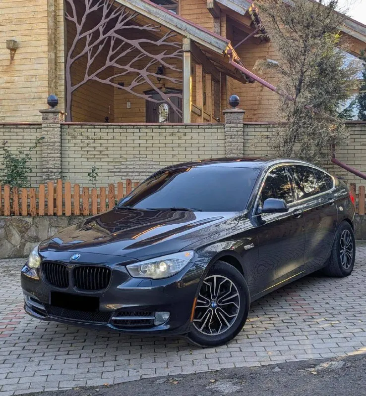 В продаже bmw 5 gt 535i автомобиль имеет очень привлекательный внешний вид, без внимания не остаётся! двигатель 3.0 бензин работает идеально, абсолютно без каких либо проблем ни о каких ошибках и речи быть не может, ходовая также без каких либо звуков, коробка переключает как должна без каких либо затупов и пинков! машина в очень жирной комплектации, есть абсолютно все: доводчики дверей, качественная музыка, электро регулировки всех сидений, подогревы, без рамочные стекла, панорама, датчики света и дождя, помощь при парковке и многое другое! юридически абсолютно чистая машина, рассмотрю ваши предложения на обмен а также возможна продажа в кредит! осмотр донецк цена: 1.680.000₽, торг быстрому покупателю ☎️ +7 (949) 453-80-40 📞 звоните: +7(949)4538040 - фотография - 2