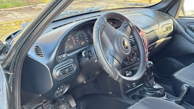 Продам внедорожник! chevrolet niva 2016 года, автомобиль в хорошем состоянии, без вложений! автотека зеленая✅. авто эксплуатировали с трепетом! обслуживание своевременное, капот защитили от сколов, он в броне пленке! мотор коробка на 5/5! ходовая часть также на 5, без стуков! раздатки и мосты в полнейшем порядке. кузов как по фото, без гнили, выглядит отлично! все герметики завод! -кондиционер, -система (abs), -гидроусилитель руля, -эл. стеклоподъемники, -эл. регулировка зеркал, -обычная аудио система, -имеются все сервизные книжки. салон ухоженный! без потертостей и порезов! документы кристально чистые, переоформление без проблем! цена 670.000т/р торг у авто. тел: +79493235386 - фотография - 5