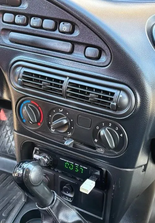 Продам внедорожник! chevrolet niva 2016 года, автомобиль в хорошем состоянии, без вложений! автотека зеленая✅. авто эксплуатировали с трепетом! обслуживание своевременное, капот защитили от сколов, он в броне пленке! мотор коробка на 5/5! ходовая часть также на 5, без стуков! раздатки и мосты в полнейшем порядке. кузов как по фото, без гнили, выглядит отлично! все герметики завод! -кондиционер, -система (abs), -гидроусилитель руля, -эл. стеклоподъемники, -эл. регулировка зеркал, -обычная аудио система, -имеются все сервизные книжки. салон ухоженный! без потертостей и порезов! документы кристально чистые, переоформление без проблем! цена 670.000т/р торг у авто. тел: +79493235386 - фотография - 6