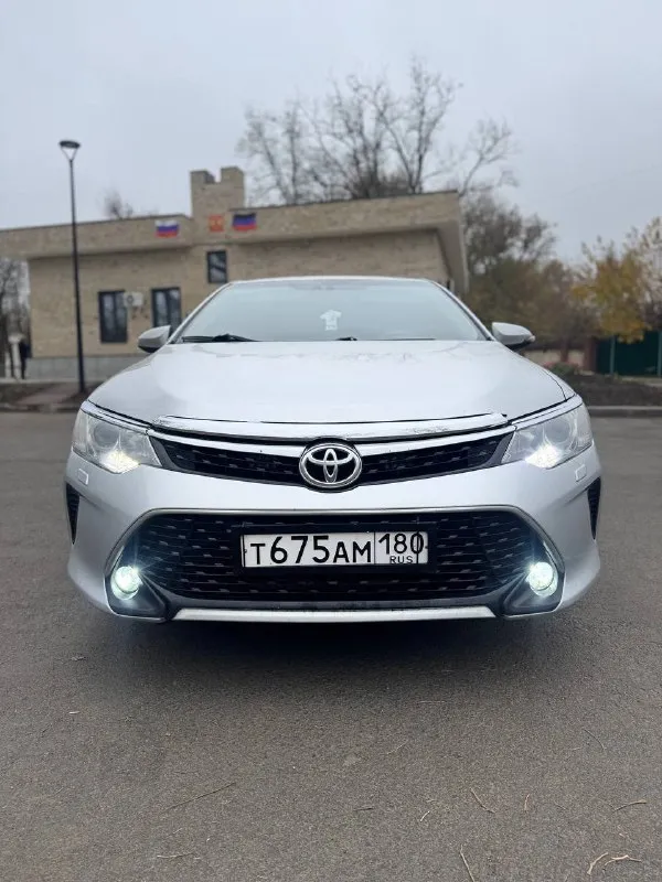 Продам toyota camry 50, 2013 год, ат 2.5 л. 181л. с. пробег 258.000 км. чистый европеец, делал хорошую шумоизоляцию, новые тормозные диски, датчик дождя, музыка играет четко, новые задние стойки, стоит хорошая led - оптика, 3 ключа, двигатель работает отлично, ходовая обслужена, диски r19, резина стоит continental, есть комплект зимней резины, на дисках r16, в машине никогда не курили, машина находиться в мариуполе, продажа из за покупки нового автомобиля, обмен не интересует, цена 1🍋460 р. , торг реальному покупателю у капота, все вопросы по телефону +79497048102 - фотография - 4