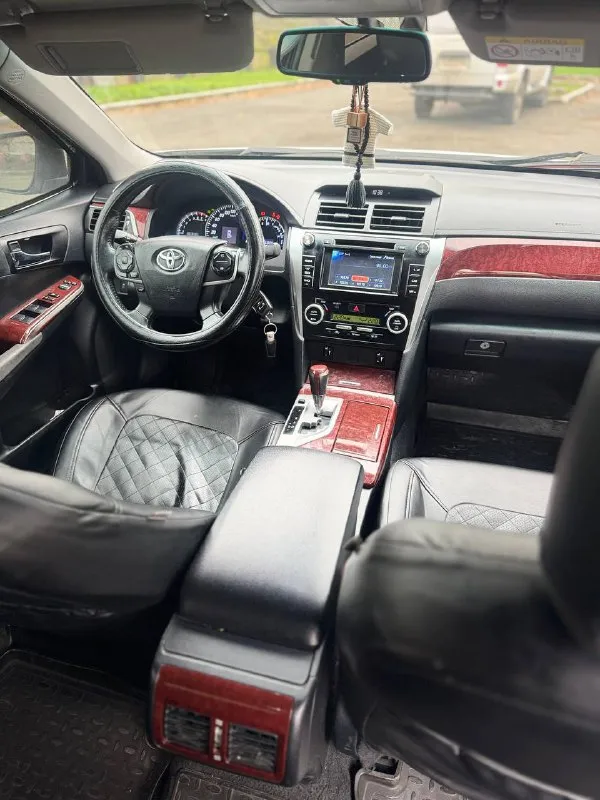 Продам toyota camry 50, 2013 год, ат 2.5 л. 181л. с. пробег 258.000 км. чистый европеец, делал хорошую шумоизоляцию, новые тормозные диски, датчик дождя, музыка играет четко, новые задние стойки, стоит хорошая led - оптика, 3 ключа, двигатель работает отлично, ходовая обслужена, диски r19, резина стоит continental, есть комплект зимней резины, на дисках r16, в машине никогда не курили, машина находиться в мариуполе, продажа из за покупки нового автомобиля, обмен не интересует, цена 1🍋460 р. , торг реальному покупателю у капота, все вопросы по телефону +79497048102 - фотография - 9
