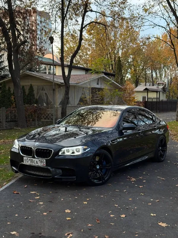 Продам легендарный автомобиль bmw m5 в кузове f10. год выпуска 2012. пробег 135.000км машина в отличном состоянии. комплектация: подогревы-обдувы сидений, потолок алькантара, проекция, музыка харман кардон, без ключевой доступ, и много всего. полностью обслуженная. новый, после кап ремонта, проехал 10 000км. собирался у руслана в пятигорске. кто его знает вопросы лишние отпадут. из последнего было т. о месяц назад замены масла фильтра, новые колодки оригинал. в машину было вложено очень много, денег не жалели. машина без вложений, сел и поехал получать эмоции! находится в донецке. цена 3.250.000р+ торг реальному покупателю, возможна продажа в кредит! так же возможен обмен. тел. +7-949-361-71-67 📲 tg: @autoland_donetsk 📞 звоните: +7(949)3617167 - фотография - 2