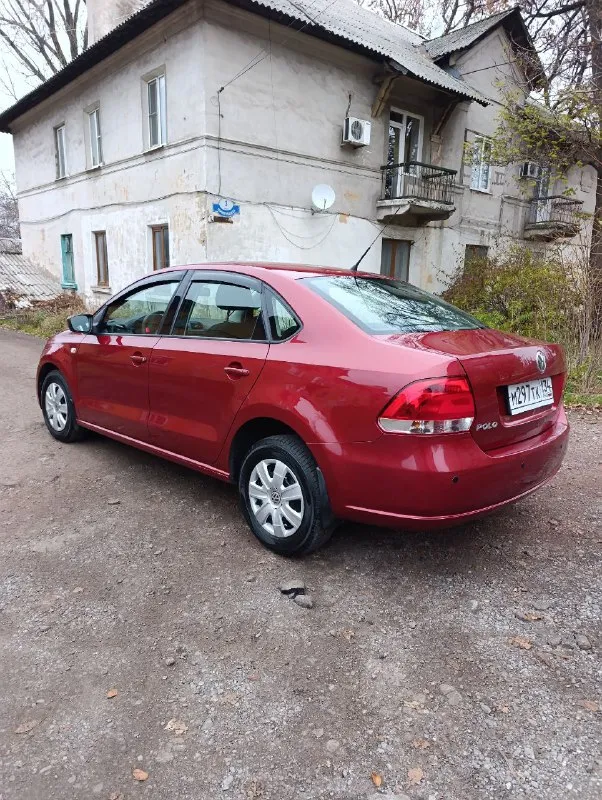 Продам фольксваген поло 2012 г. в пробег 56 тысяч. мотор 1.6 механика. состояние очень хорошее, почти как новая) макеевка. цена 1 млн 50 тысяч рублей +79493472594 телеграмм+79920580193 - фотография - 2