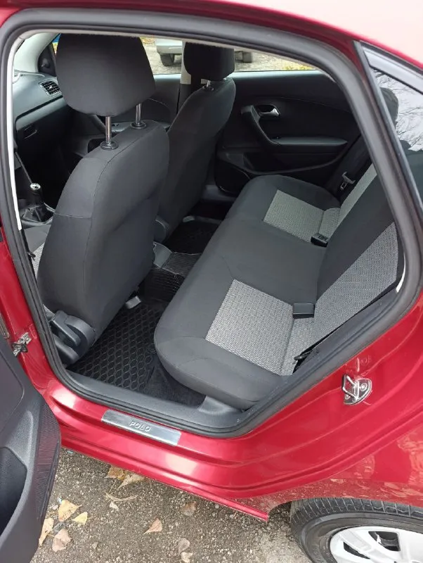 Продам фольксваген поло 2012 г. в пробег 56 тысяч. мотор 1.6 механика. состояние очень хорошее, почти как новая) макеевка. цена 1 млн 50 тысяч рублей +79493472594 телеграмм+79920580193 - фотография - 3