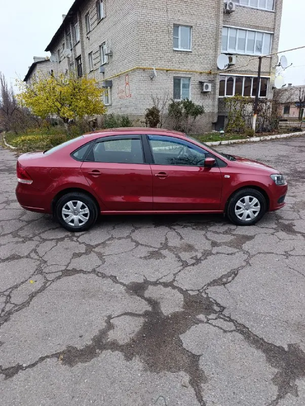 Продам фольксваген поло 2012 г. в пробег 56 тысяч. мотор 1.6 механика. состояние очень хорошее, почти как новая) макеевка. цена 1 млн 50 тысяч рублей +79493472594 телеграмм+79920580193 - фотография - 7