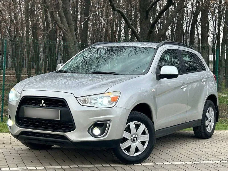 Продам mitsubishi asx рестайлинг год выпуска:2014 объём двигателя:1.6.v16 кпп механическая родной пробег:123.000 км один собственник автомобиль в родном окрасе! состояние кузова ближе к превосходному, рыжиков, корозии и прочих нюансов нет все технические обслуживания проводились исключительно у официального дилера, с соблюдением всех сроков. авто в отличном состоянии как технически, так и визуально. заводское остекление. хранение в гараже, бережная эксплуатация одним владельцем – за автомобилем всегда тщательно ухаживали. он не видел соли и других агрессивных реагентов в связи с такой эксплуатации автомобиль сохранился в первозданном виде комплектация: бортовой компьютер, подогрев сидений,4 стеклоподъемника, подогрев руля, кондиционер, электро зеркала, противотуманные фары, подогрев стекл, abs esp, aux bluetooth, полный комплект ключей и много чего прочего для комфортного вождения по документам любой вид оформления, автотека ✅ цена:1.120.000 г. донецк номер телефона: +7949-487-35-71 - фотография - 2