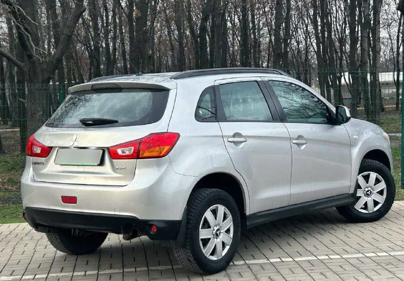 Продам mitsubishi asx рестайлинг год выпуска:2014 объём двигателя:1.6.v16 кпп механическая родной пробег:123.000 км один собственник автомобиль в родном окрасе! состояние кузова ближе к превосходному, рыжиков, корозии и прочих нюансов нет все технические обслуживания проводились исключительно у официального дилера, с соблюдением всех сроков. авто в отличном состоянии как технически, так и визуально. заводское остекление. хранение в гараже, бережная эксплуатация одним владельцем – за автомобилем всегда тщательно ухаживали. он не видел соли и других агрессивных реагентов в связи с такой эксплуатации автомобиль сохранился в первозданном виде комплектация: бортовой компьютер, подогрев сидений,4 стеклоподъемника, подогрев руля, кондиционер, электро зеркала, противотуманные фары, подогрев стекл, abs esp, aux bluetooth, полный комплект ключей и много чего прочего для комфортного вождения по документам любой вид оформления, автотека ✅ цена:1.120.000 г. донецк номер телефона: +7949-487-35-71 - фотография - 3