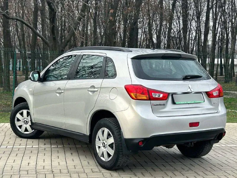 Продам mitsubishi asx рестайлинг год выпуска:2014 объём двигателя:1.6.v16 кпп механическая родной пробег:123.000 км один собственник автомобиль в родном окрасе! состояние кузова ближе к превосходному, рыжиков, корозии и прочих нюансов нет все технические обслуживания проводились исключительно у официального дилера, с соблюдением всех сроков. авто в отличном состоянии как технически, так и визуально. заводское остекление. хранение в гараже, бережная эксплуатация одним владельцем – за автомобилем всегда тщательно ухаживали. он не видел соли и других агрессивных реагентов в связи с такой эксплуатации автомобиль сохранился в первозданном виде комплектация: бортовой компьютер, подогрев сидений,4 стеклоподъемника, подогрев руля, кондиционер, электро зеркала, противотуманные фары, подогрев стекл, abs esp, aux bluetooth, полный комплект ключей и много чего прочего для комфортного вождения по документам любой вид оформления, автотека ✅ цена:1.120.000 г. донецк номер телефона: +7949-487-35-71 - фотография - 4