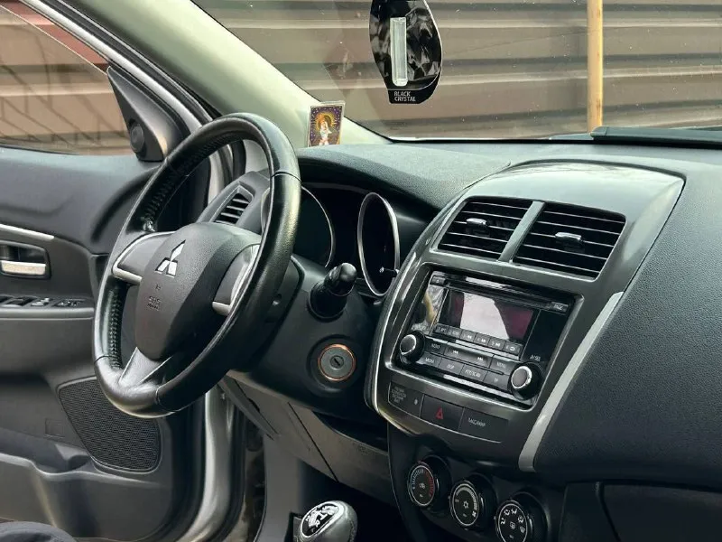 Продам mitsubishi asx рестайлинг год выпуска:2014 объём двигателя:1.6.v16 кпп механическая родной пробег:123.000 км один собственник автомобиль в родном окрасе! состояние кузова ближе к превосходному, рыжиков, корозии и прочих нюансов нет все технические обслуживания проводились исключительно у официального дилера, с соблюдением всех сроков. авто в отличном состоянии как технически, так и визуально. заводское остекление. хранение в гараже, бережная эксплуатация одним владельцем – за автомобилем всегда тщательно ухаживали. он не видел соли и других агрессивных реагентов в связи с такой эксплуатации автомобиль сохранился в первозданном виде комплектация: бортовой компьютер, подогрев сидений,4 стеклоподъемника, подогрев руля, кондиционер, электро зеркала, противотуманные фары, подогрев стекл, abs esp, aux bluetooth, полный комплект ключей и много чего прочего для комфортного вождения по документам любой вид оформления, автотека ✅ цена:1.120.000 г. донецк номер телефона: +7949-487-35-71 - фотография - 5