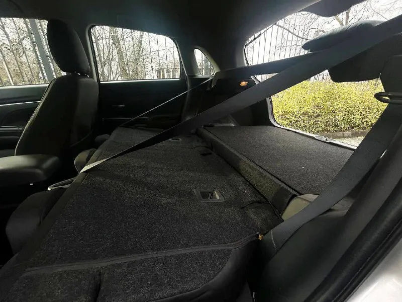 Продам mitsubishi asx рестайлинг год выпуска:2014 объём двигателя:1.6.v16 кпп механическая родной пробег:123.000 км один собственник автомобиль в родном окрасе! состояние кузова ближе к превосходному, рыжиков, корозии и прочих нюансов нет все технические обслуживания проводились исключительно у официального дилера, с соблюдением всех сроков. авто в отличном состоянии как технически, так и визуально. заводское остекление. хранение в гараже, бережная эксплуатация одним владельцем – за автомобилем всегда тщательно ухаживали. он не видел соли и других агрессивных реагентов в связи с такой эксплуатации автомобиль сохранился в первозданном виде комплектация: бортовой компьютер, подогрев сидений,4 стеклоподъемника, подогрев руля, кондиционер, электро зеркала, противотуманные фары, подогрев стекл, abs esp, aux bluetooth, полный комплект ключей и много чего прочего для комфортного вождения по документам любой вид оформления, автотека ✅ цена:1.120.000 г. донецк номер телефона: +7949-487-35-71 - фотография - 7