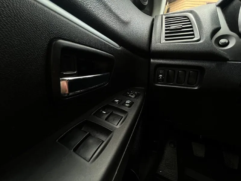 Продам mitsubishi asx рестайлинг год выпуска:2014 объём двигателя:1.6.v16 кпп механическая родной пробег:123.000 км один собственник автомобиль в родном окрасе! состояние кузова ближе к превосходному, рыжиков, корозии и прочих нюансов нет все технические обслуживания проводились исключительно у официального дилера, с соблюдением всех сроков. авто в отличном состоянии как технически, так и визуально. заводское остекление. хранение в гараже, бережная эксплуатация одним владельцем – за автомобилем всегда тщательно ухаживали. он не видел соли и других агрессивных реагентов в связи с такой эксплуатации автомобиль сохранился в первозданном виде комплектация: бортовой компьютер, подогрев сидений,4 стеклоподъемника, подогрев руля, кондиционер, электро зеркала, противотуманные фары, подогрев стекл, abs esp, aux bluetooth, полный комплект ключей и много чего прочего для комфортного вождения по документам любой вид оформления, автотека ✅ цена:1.120.000 г. донецк номер телефона: +7949-487-35-71 - фотография - 9