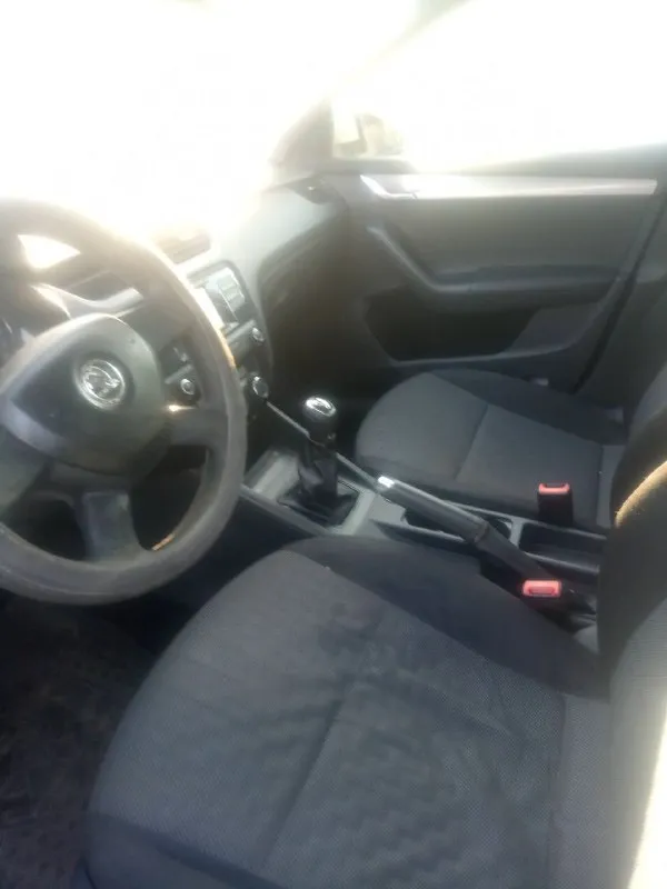 Продам автомобиль skoda octavia a7 2015г. в.пробег 240000км. коробка механика. цена 680000руб. (торг)автомобиль технически в отличном состоянии. все документы в порядке. есть проблемы по лкп. +79493368646 он же телеграмм 📲 tg: георгий 📞 звоните: +7(949)3368646 - фотография - 3