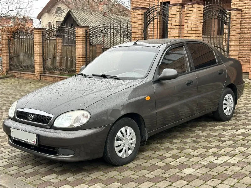 Состояние нового, минимальный пробег заз шанс (део ланос) год выпуска - 2012 пробег - 49 тысяч окрасы - отсутствуют; дтп - отсутствуют птс - оригинал (2 записи) остекление - все стекла заводские включая лобовое (без дефектов) комплектация : кондиционер, гур, стеклоподъемники, подогревы седений (заводские), магнитофон, серв. книжки, 2 ключа. об автомобиле: состояние отличное, весь в заводском окрасе, родной пробег 49 тысяч подтвержден всеми сервисами, состояние кузова, техники и салона соответствует пробегу ! долгое время стоял в отапливаемом гараже! после выезда по рекомендации сто было заменено : масло в двс (объем 1.3) масло в кпп, комплект сцепления, антифриз, ремень грм, прокладки, сальники, установлен новый акб и новые led лампы, автомобиль чист по документам, готов к переоформлению. на данный момент автомобиль обслужен от и до, вложений не требует, полностью готов под нового владельца, стоимость данного автомобиля 330 тысяч рублей, торг обсуждается у капота! осмотр в донецке +79495098886 - фотография - 3