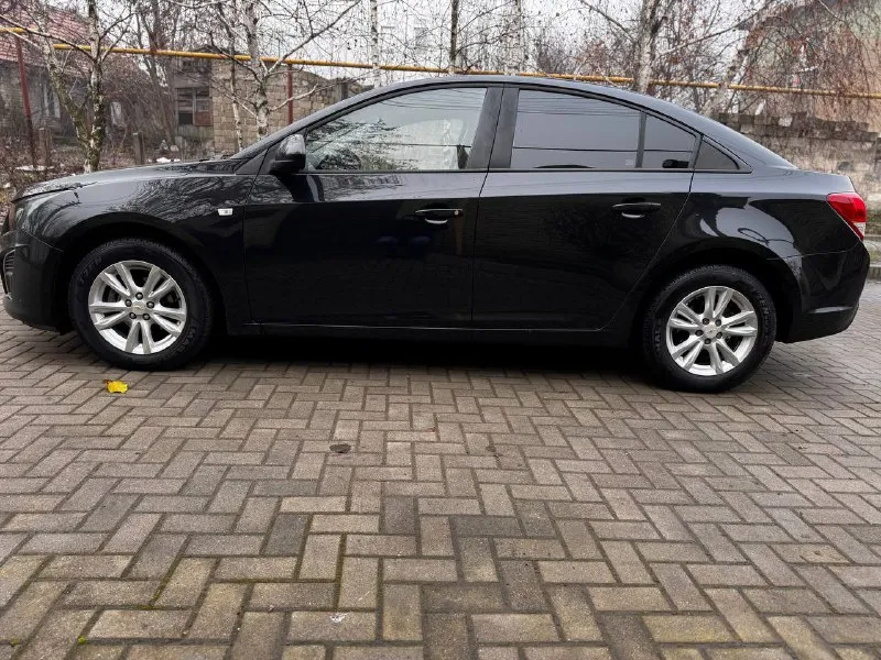 Продам chevrolet cruz объем двигателя 1.8 2014 г. коробка механика пяти ступка автомобиль полностью. обслуживание новая зимняя резина гаражная хранение сигнализация с родной пробег 145 000 км автозапуском машина не битая некрашеная очень в хорошем состоянии цена 980 000 руб. телефон +7949 508 96 15 вячеслав whatsapp telegram на этом номере привязаны звоните пишите город донецк - фотография - 6