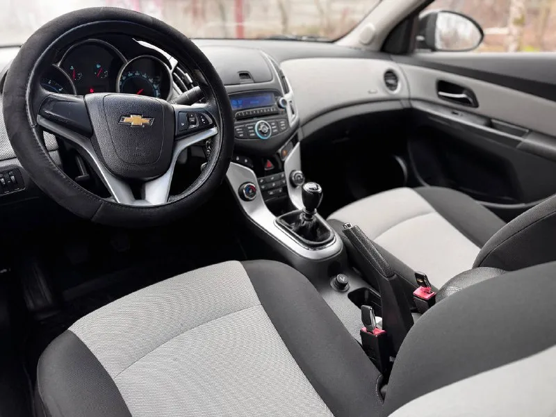 Продам chevrolet cruz объем двигателя 1.8 2014 г. коробка механика пяти ступка автомобиль полностью. обслуживание новая зимняя резина гаражная хранение сигнализация с родной пробег 145 000 км автозапуском машина не битая некрашеная очень в хорошем состоянии цена 980 000 руб. телефон +7949 508 96 15 вячеслав whatsapp telegram на этом номере привязаны звоните пишите город донецк - фотография - 9