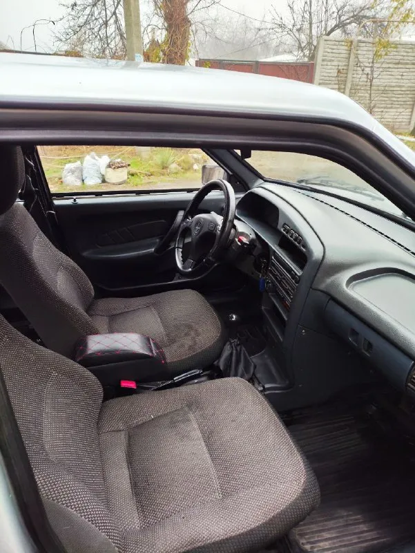 Донецк продам ваз 2114 2010 года объём 1.6 16 клапанов стоят доп. учебные педали машина поварена, все вопросы по телефону +79493244875 василий цена 250 000 руб +торг - фотография - 4