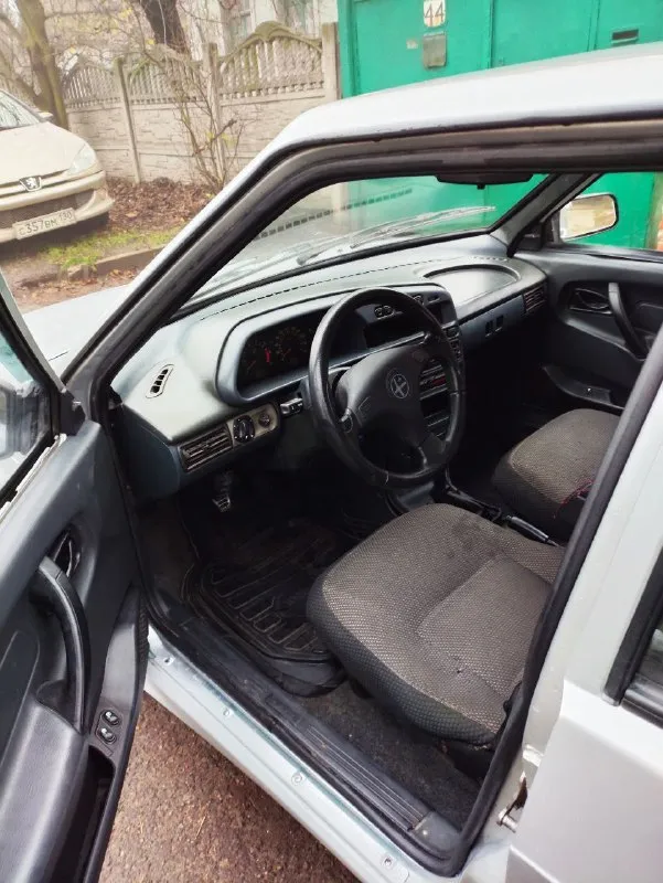 Донецк продам ваз 2114 2010 года объём 1.6 16 клапанов стоят доп. учебные педали машина поварена, все вопросы по телефону +79493244875 василий цена 250 000 руб +торг - фотография - 5