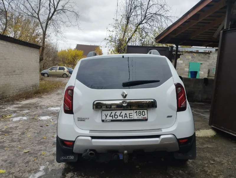Продам рено дастер/renault duster 2017 года, 3 владельца, в отличном состоянии, двигатель 2 литра, бензин, полный привод, механика 6-ступка, автомобиль не бит и не крашен, 191 тысяча родного пробега, все стёкла родные, всё работает без нареканий, в автомобиле присутствует магнитола teyes, камера заднего вида teyes - sony матрица 4к, эва коврики, сигнализация с автозапуском starline, датчик температуры двигателя, дефлекторы окон, дефлектор капота, сиденья в качественных чехлах, под чехлами новый салон. за машиной ухаживали, всё обслуживалось вовремя, на машине не экономили. два ключа, оба ключа в чехлах, так же есть книжка по эксплуатации и сервисная книжка в которой записаны все то, за машину не стыдно. цена: 1.290₽ торг при осмотре! тел. +7 949 397-68-18 - фотография - 3