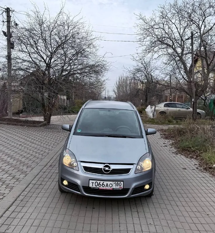 Продам авто opel zafira b (опель зафира) 1.6 cng цена: 675.000руб пробег: 170.000 (родной пробег) год выпуска: 2007 год город: донецк номер: +7 949 458 98 51 ( telegram) автомобиль в отличном состояние очень надежная семейная и практичная машина. настоящий немец 🇧🇪. отличная комплектация, климат контроль, камера заднего вида и переднего, мультируль, большой дисплей, штатная навигация, 7-ми местная. без дтп, 1 хозяин, птс оригинал, два ключа, новые зимние колёса, масло не расходует, коробка идеальная, электрика вся рабочая, ходовая часть мячик. на остальные вопросы готов ответить по телефону. - фотография - 3